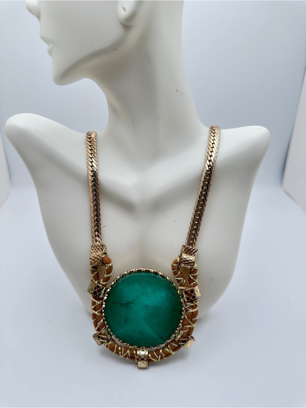 Gold Tone Chain Necklace with Emerald Green Pendant